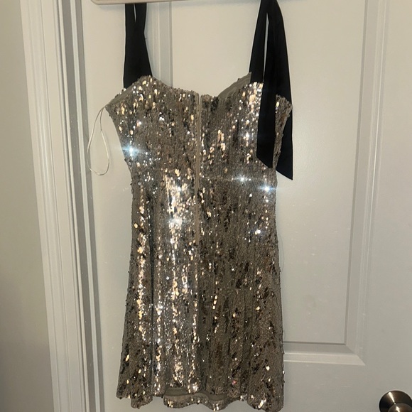 Glittering Sequin Dress with Black Ties - Picture 6 of 6